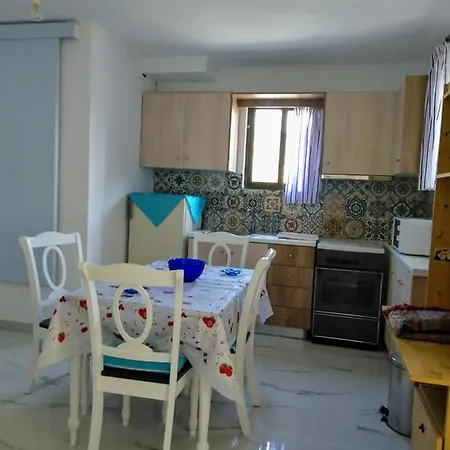 Sissy By The Sea * Nikiana