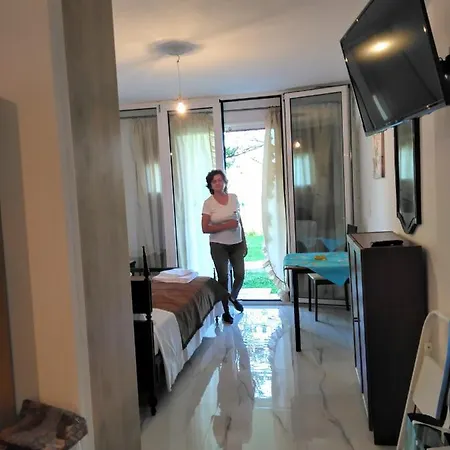 Sissy By The Sea * Nikiana