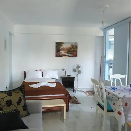 Sissy By The Sea Appartement Nikiana