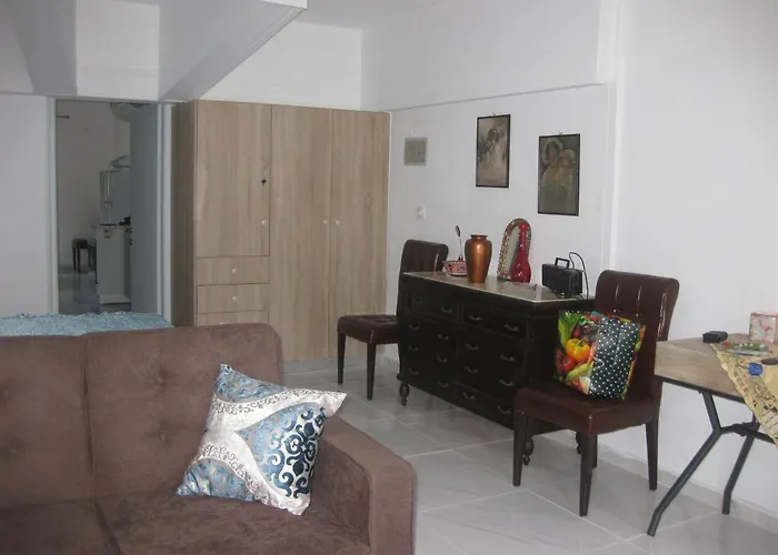 Sissy By The Sea Nikiána